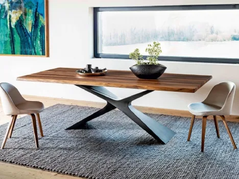 Tavolo Nexus con top in legno e base in plastica Baydur di Midj
