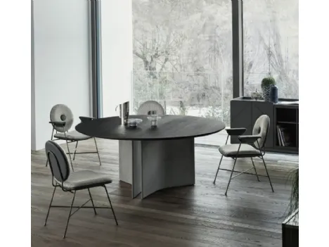 Tavolo rotondo Magnum con base in cemento e piano in legno impiallaciato di Bontempi