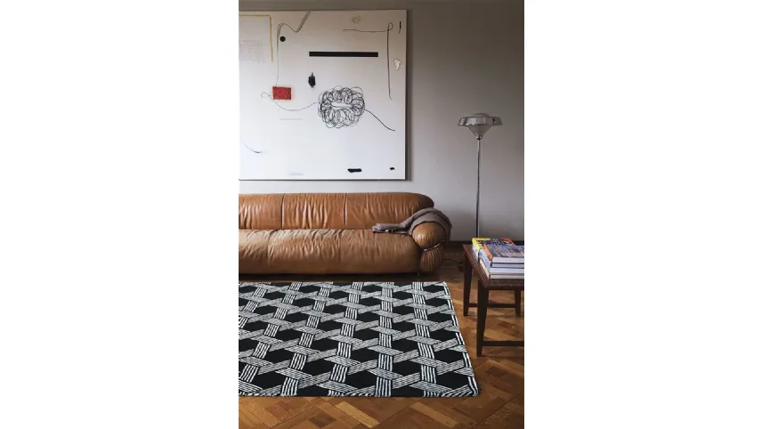 Tappeto bianco e nero dai disegni geometrici esagonali Monorigamy di London Art