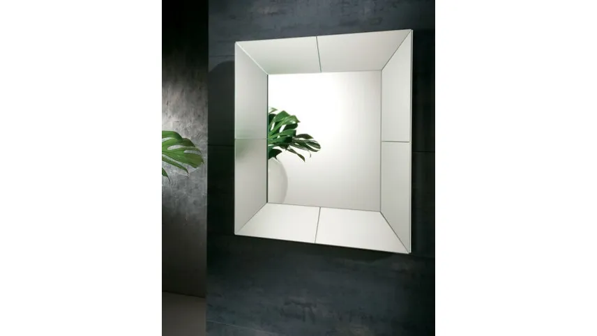 Specchio con cornice inclinata in vetro argentato satinato Iceberg di Riflessi