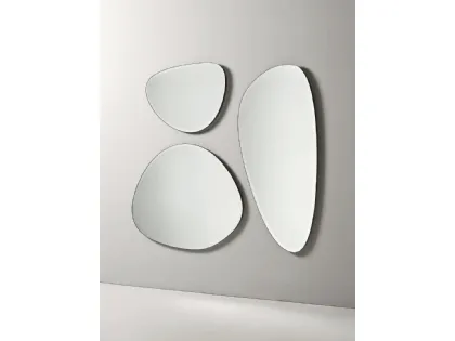 Specchio dalla forma organica Spot S di Midj