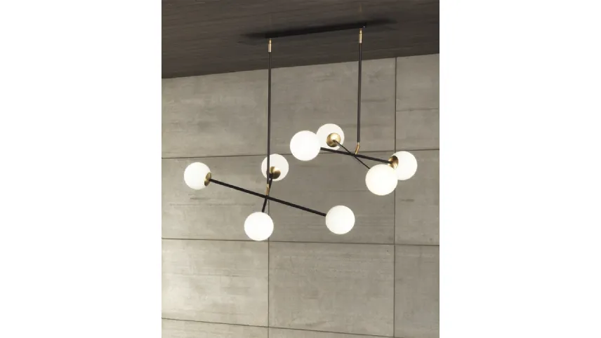 Lampada a sospensione Meridian S8 in metallo con 8 globi in vetro bianco satinato di Riflessi