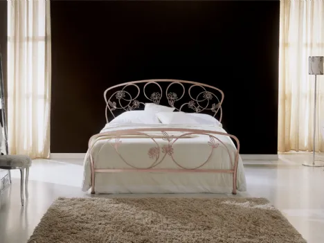 Letto con testiera lavorata con fiori in ferro battuto Glicine di Bontempi