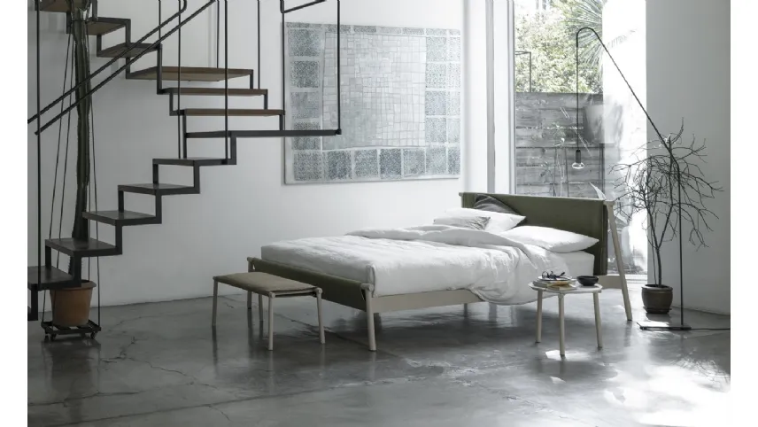 Letto con struttura in metallo e testiera in tessuto Jack di Bolzan Letti