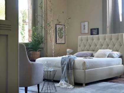 Letto in pelle con testtiera trapuntata lavorazione capitonné Josephine di Ergogreen