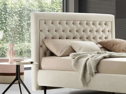 Letto Monet imbottito e trapuntato di Le Comfort