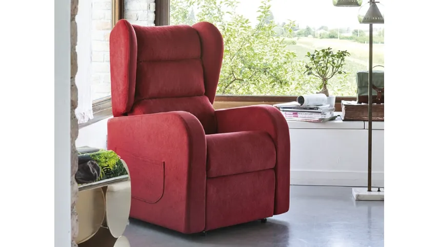 Poltrona Relax con meccanismo alzapersona Zoe di Rigosalotti