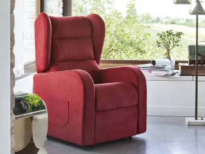 Poltrona Relax con meccanismo alzapersona Zoe di Rigosalotti