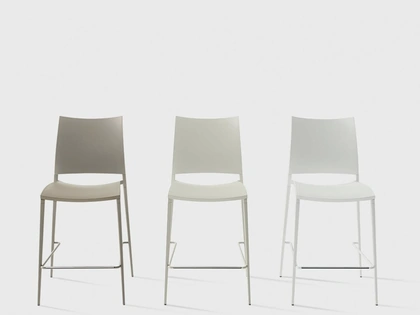 Sgabello Sand in polipropilene di Desalto