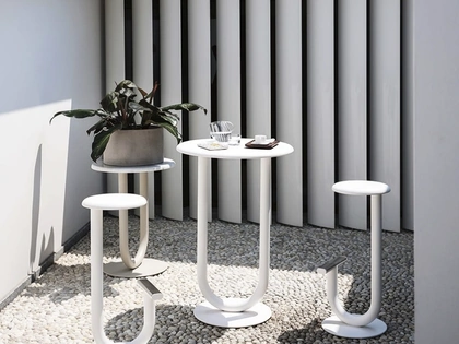 Sgabello Strong in metallo laccato di Desalto