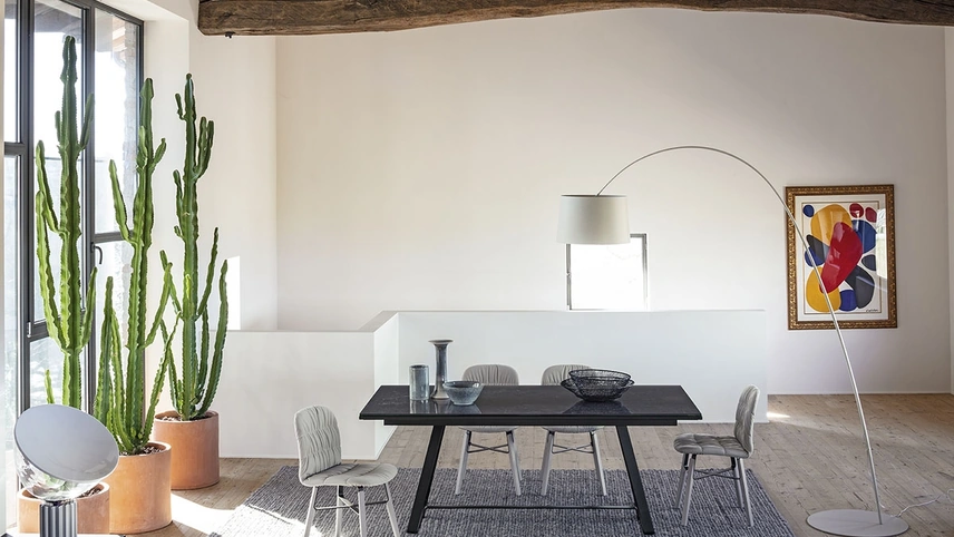 Tavolo allungabile con top in cristalceramica e gambe in metallo Alfred di Midj