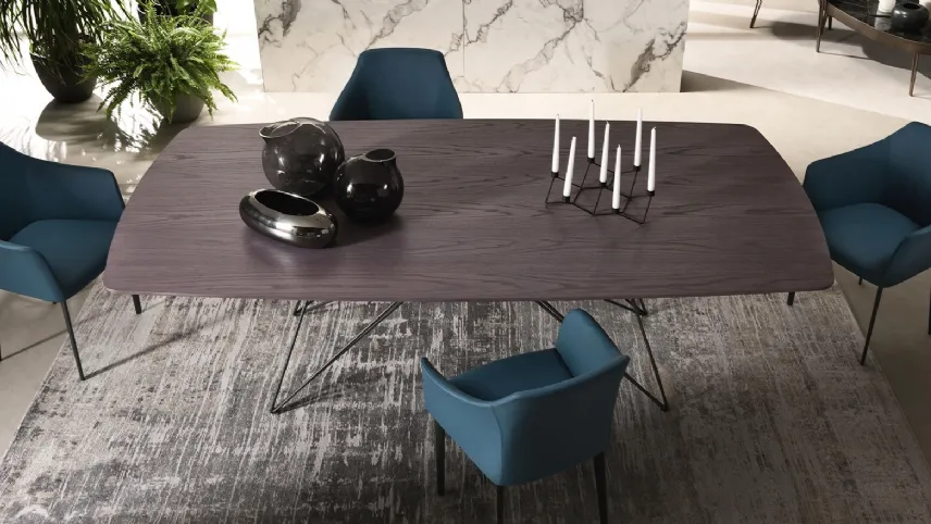 Tavolo Pegaso con top in legno di Riflessi