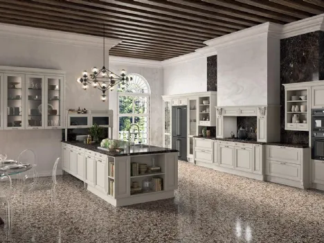Cucina Classica con isola Elite Pegaso 01 in laccato opaco Creta di Astra
