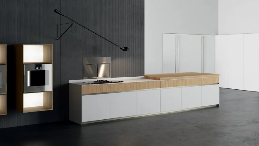 Cucina Design lineare in legno di rovere e laccato satinato con top in Laminam con vasca integrata Sistemi 4|1|1 di Copat Life