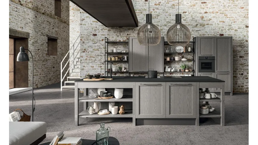 Cucina Moderna lineare Old Line 05 in Frassino laccato decapè Fumo con top in ceramica di Astra