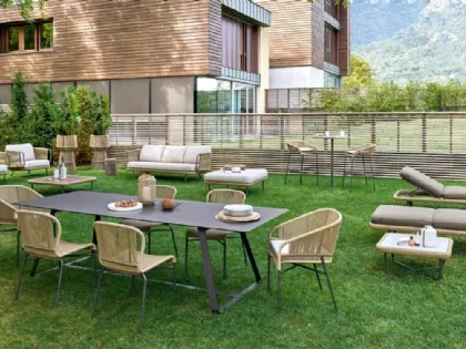 Arredo da esterno Cricket con struttura in alluminio verniciato e intreccio in fibra sintetica di Varaschin