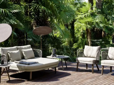 Divano Emma Daybed Compact in fibra intrecciata, metallo e tessuto di Varaschin