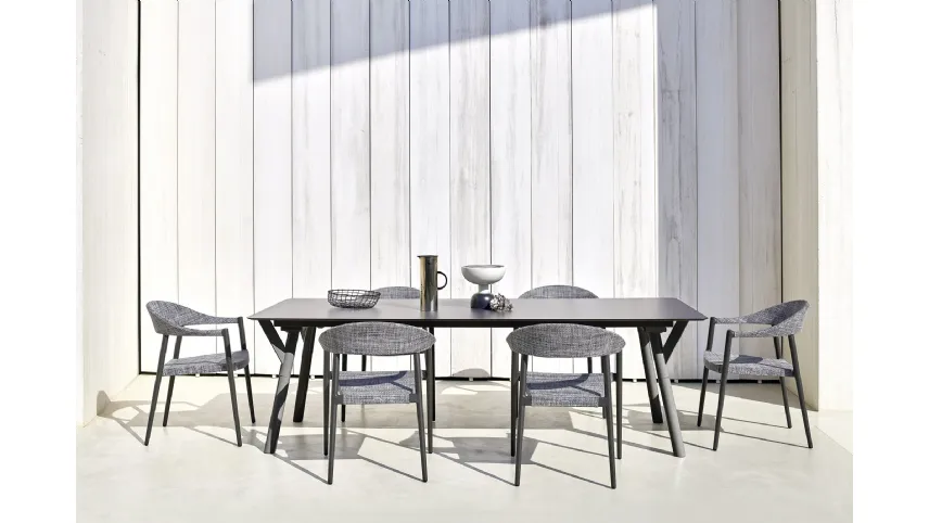 Poltroncina in tessuto tecnico PVC con cuscino imbottito Clever di Varaschin